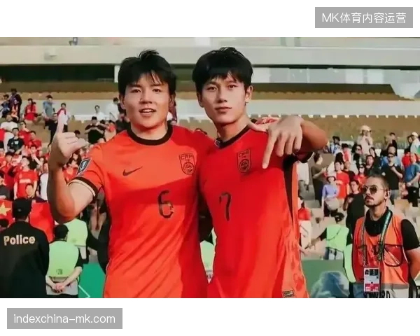上海海港冬窗引进后防新星杨希，为完成右边后卫位置新老交替布局